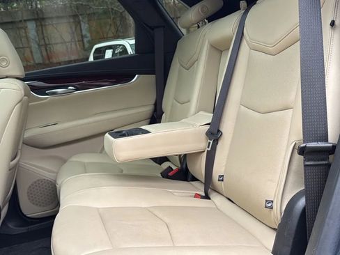 Used 2019 Cadillac XT5 Luxury image 17
