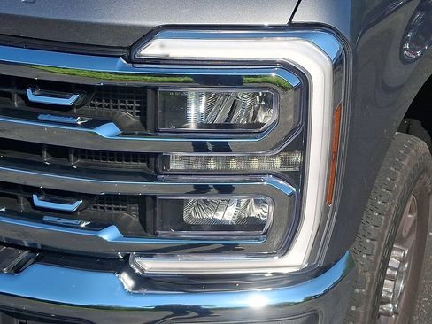 Used 2024 Ford F250 Lariat w/ FX4 Off-Road Package AWD/4WD image 9