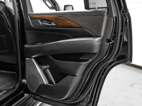 Used 2018 Cadillac Escalade Luxury RWD image 49