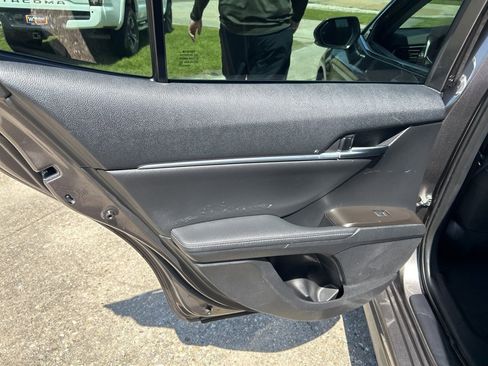 Used 2023 Toyota Camry XSE image 14