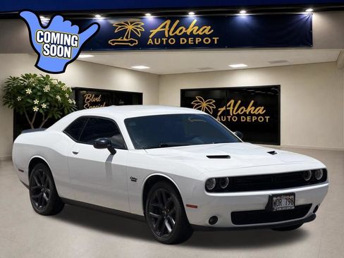 Used 2020 Dodge Challenger SXT w/ Driver Convenience Group RWD image 6