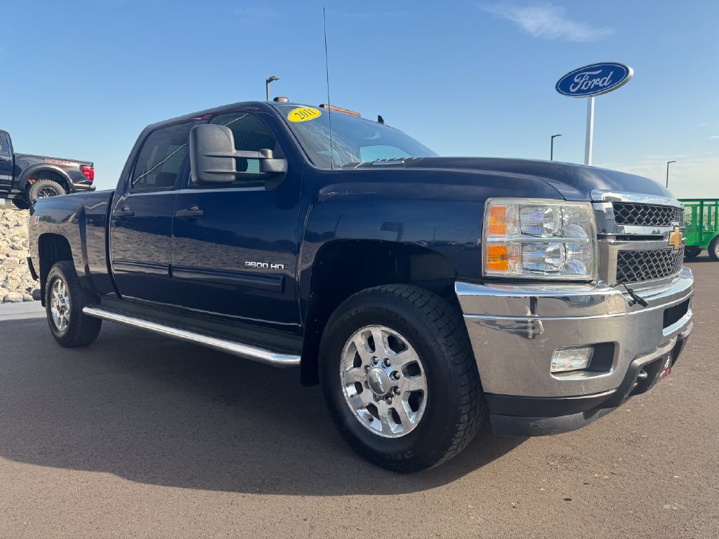 Used 2011 Chevrolet Silverado 3500 LT w/ Interior Plus Package AWD/4WD image 3