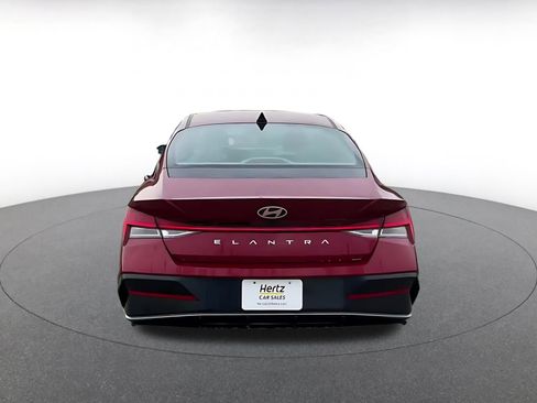 Used 2025 Hyundai Elantra SEL image 12