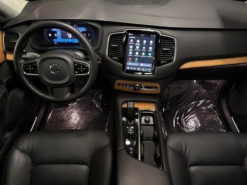 Used 2024 Volvo XC90 B6 Plus AWD/4WD image 12