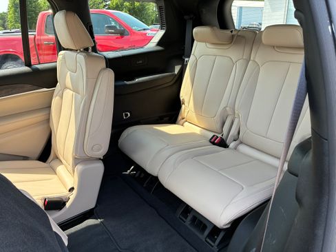 Used 2023 Jeep Grand Cherokee L Limited AWD/4WD image 14