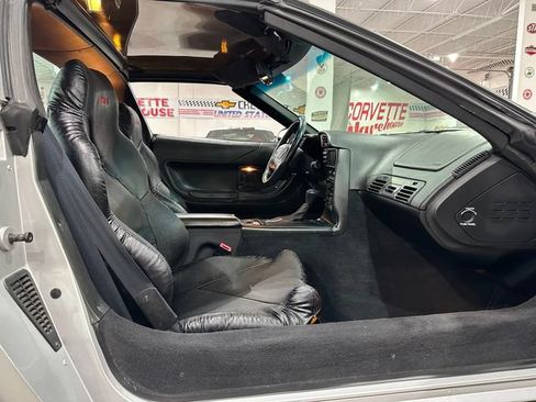 Used 1996 Chevrolet Corvette Coupe RWD image 9