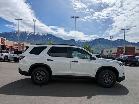 New 2025 Honda Pilot TrailSport image 2