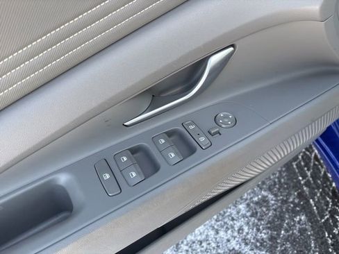 Used 2023 Hyundai Elantra SEL w/ Convenience Package image 39