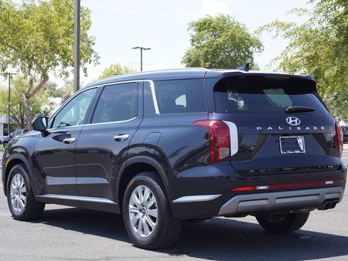 Used 2024 Hyundai Palisade SEL FWD image 3