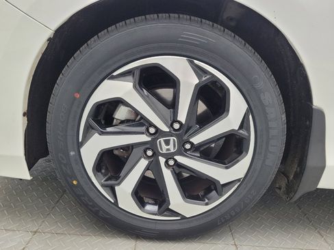 Used 2017 Honda Accord EX image 31