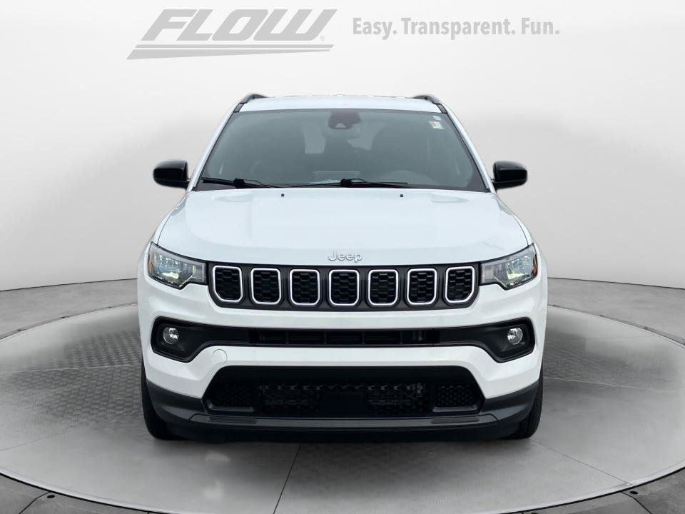 Used 2025 Jeep Compass Latitude AWD/4WD image 3