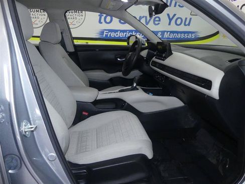 Used 2025 Honda HR-V LX image 6