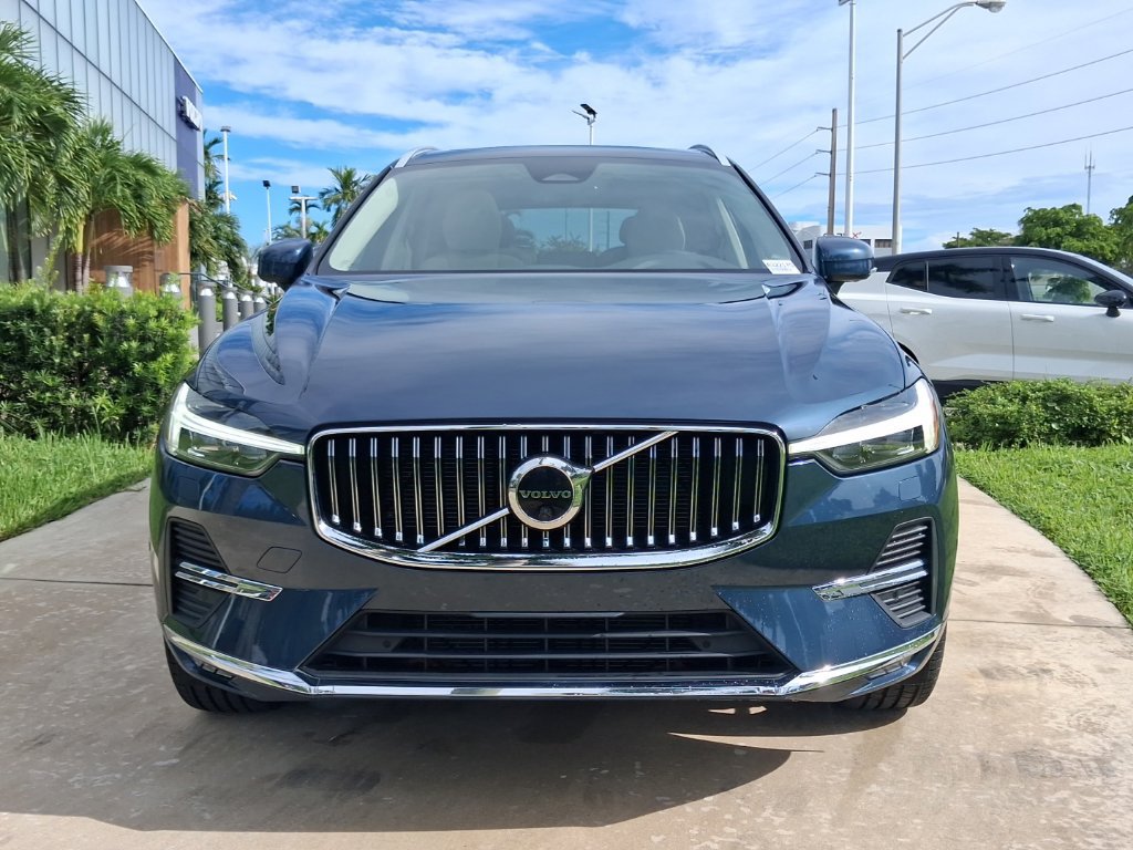 Used 2023 Volvo XC60 B5 Plus w/ Climate Package AWD/4WD image 2