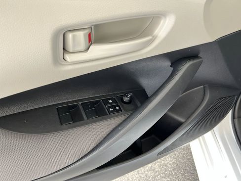 Used 2025 Toyota Corolla LE w/ Convenience Package image 13