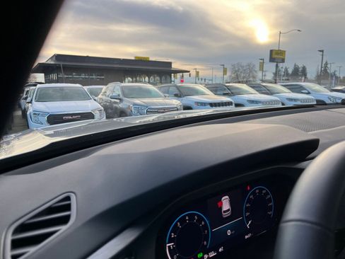 Used 2025 Volkswagen Atlas Cross Sport SE image 34