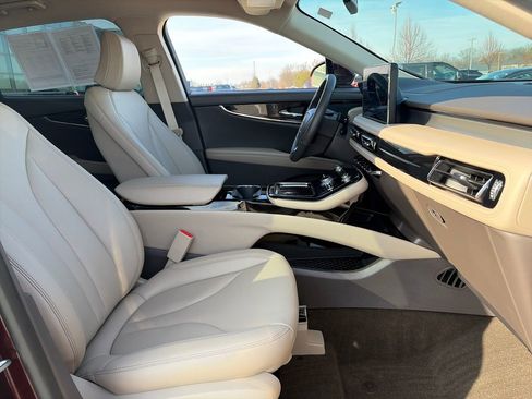 Used 2022 Lincoln Nautilus AWD w/ Premium Package image 11