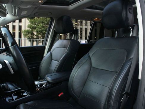 Used 2018 Mercedes-Benz GLS 550 4MATIC image 17