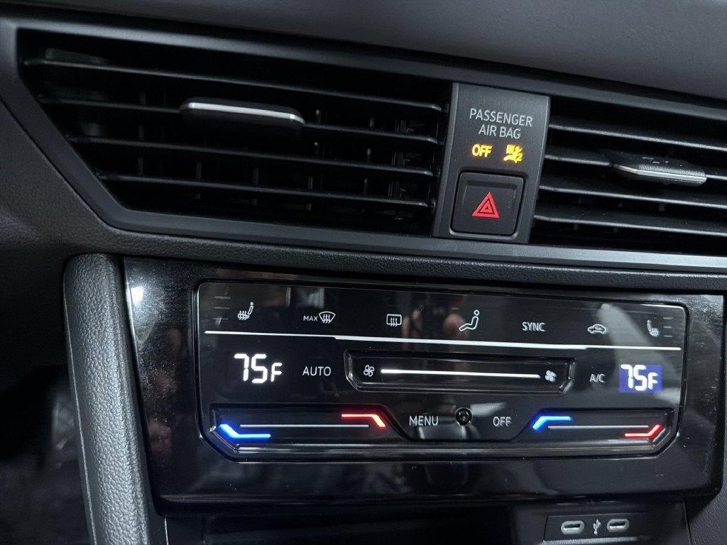 Used 2025 Volkswagen Jetta SE FWD image 25