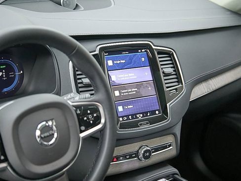 Certified 2023 Volvo XC90 T8 Ultimate w/ Lounge Package image 12