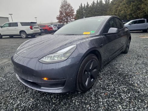 Used 2023 Tesla Model 3 Standard Range image 2