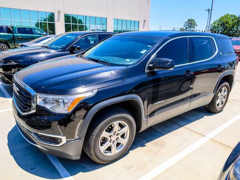 Used 2019 GMC Acadia SLE w/ LPO, Floor Liner Package FWD image 1