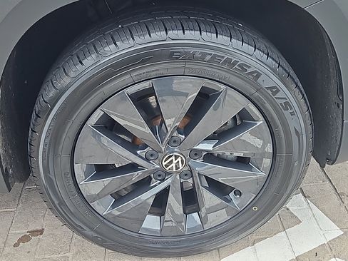 Certified 2022 Volkswagen Taos S image 27