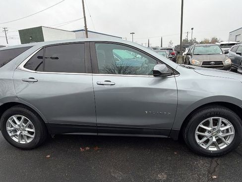 Used 2023 Chevrolet Equinox LT image 3