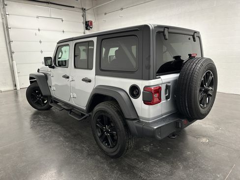 Used 2022 Jeep Wrangler Unlimited Sport image 7