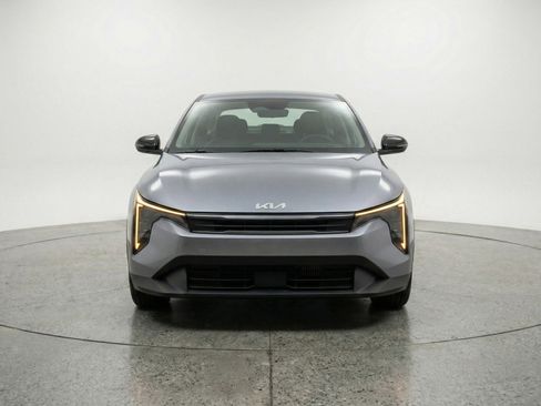 Used 2025 Kia K4 LXS image 2