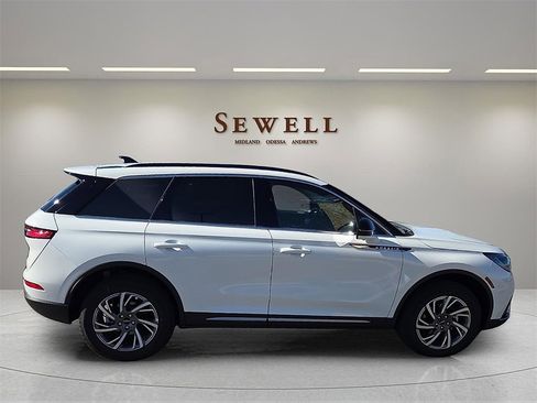 New 2026 Lincoln Corsair Premiere image 5