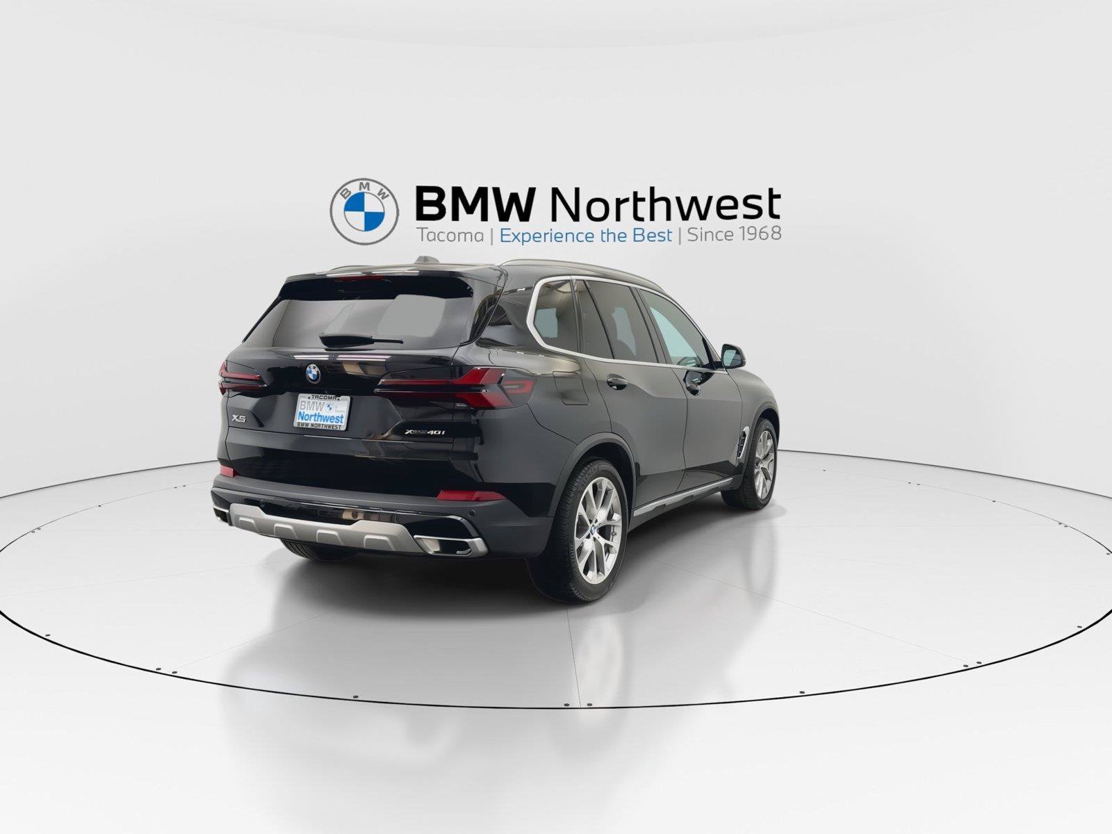 Used 2024 BMW X5 xDrive40i w/ Parking Assistance Package AWD/4WD image 3