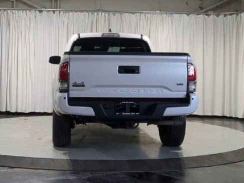 Used 2021 Toyota Tacoma Limited image 9
