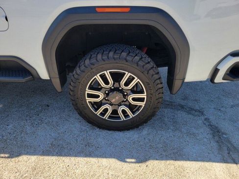 Used 2024 GMC Sierra 2500 AT4 w/ Technology Package image 9
