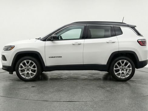Used 2025 Jeep Compass Limited image 5