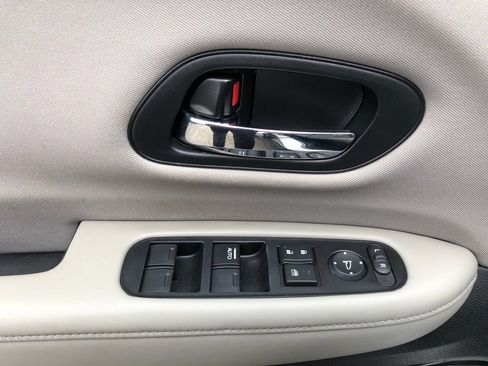 Used 2016 Honda HR-V LX image 12