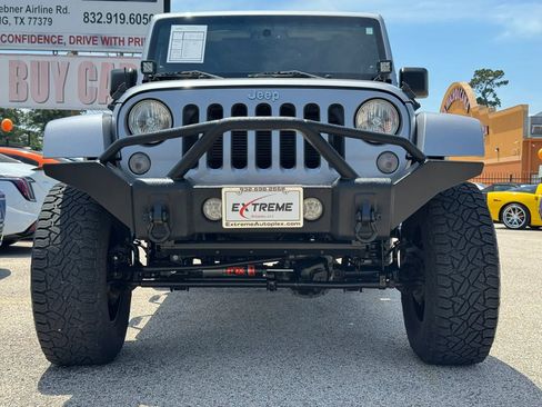 Used 2014 Jeep Wrangler Unlimited Sahara w/ Max Tow Package AWD/4WD image 4