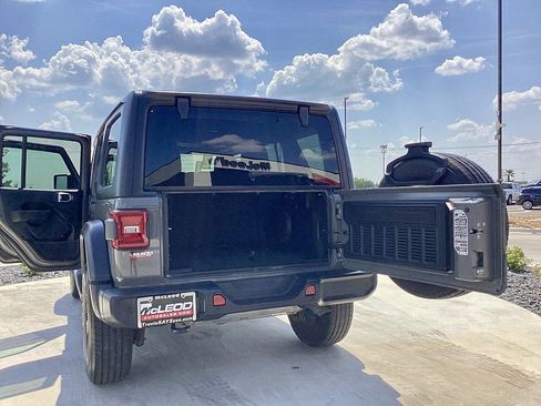 Used 2021 Jeep Wrangler Unlimited Sport image 9