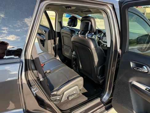 Used 2014 Dodge Journey R/T w/ Flexible Seating Group image 17