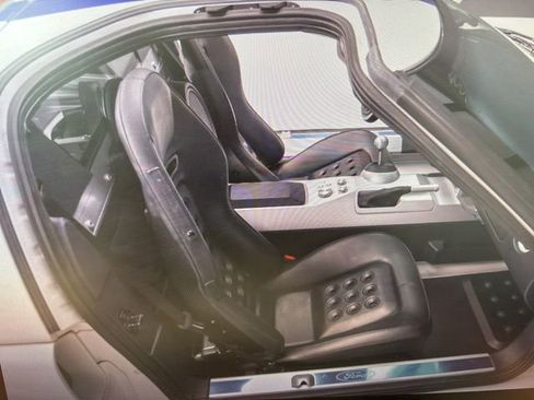 Used 2005 Ford GT RWD image 12