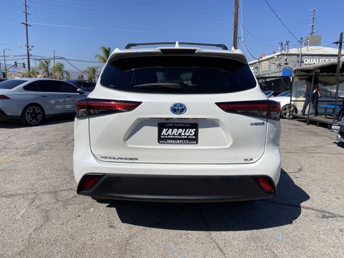 Used 2021 Toyota Highlander XLE FWD image 9