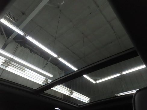 Used 2025 Chevrolet Suburban High Country image 30