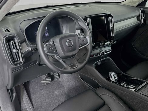 Used 2025 Volvo XC40 B5 Plus w/ Protection Package AWD/4WD image 9