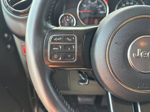 Used 2017 Jeep Wrangler Unlimited Rubicon AWD/4WD image 41