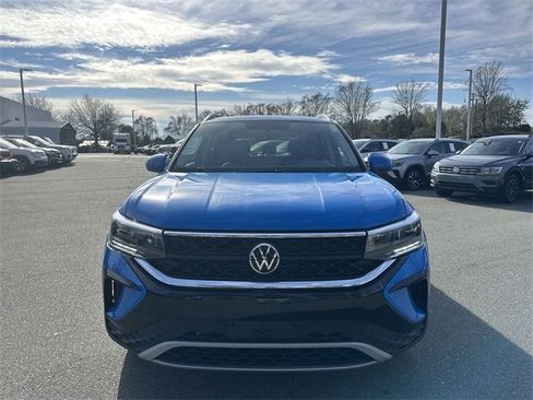 Used 2022 Volkswagen Taos SE w/ Panoramic Sunroof Package image 8