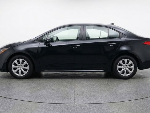 Used 2025 Toyota Corolla LE FWD image 5