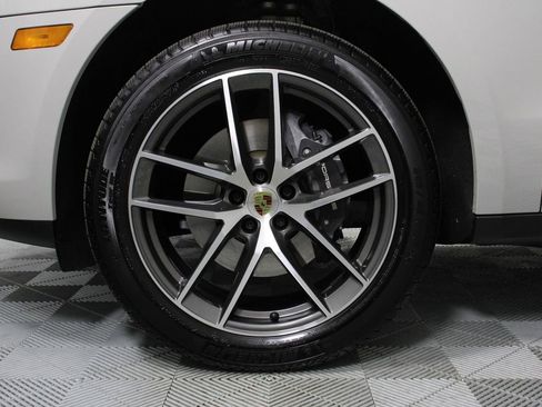 Certified 2026 Porsche Macan image 30