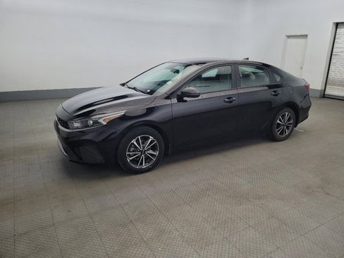 Used 2023 Kia Forte LXS w/ LXS Technology Package image 2
