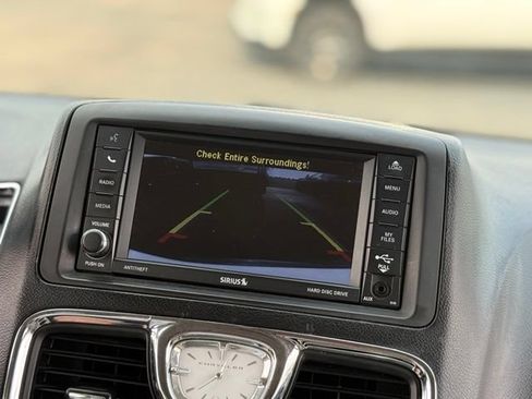 Used 2015 Chrysler Town & Country Limited FWD image 4