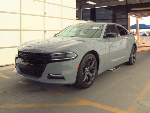Used 2020 Dodge Charger SXT w/ Plus Group image 4