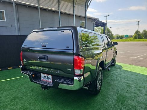 Used 2016 Toyota Tacoma SR5 w/ SR5 Appearance Package (SN) AWD/4WD image 5